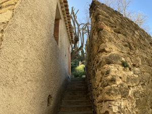 lourmarin maison en pierre a vendre centre village