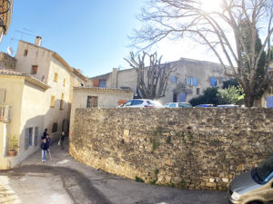 lourmarin maison en pierre a vendre centre village