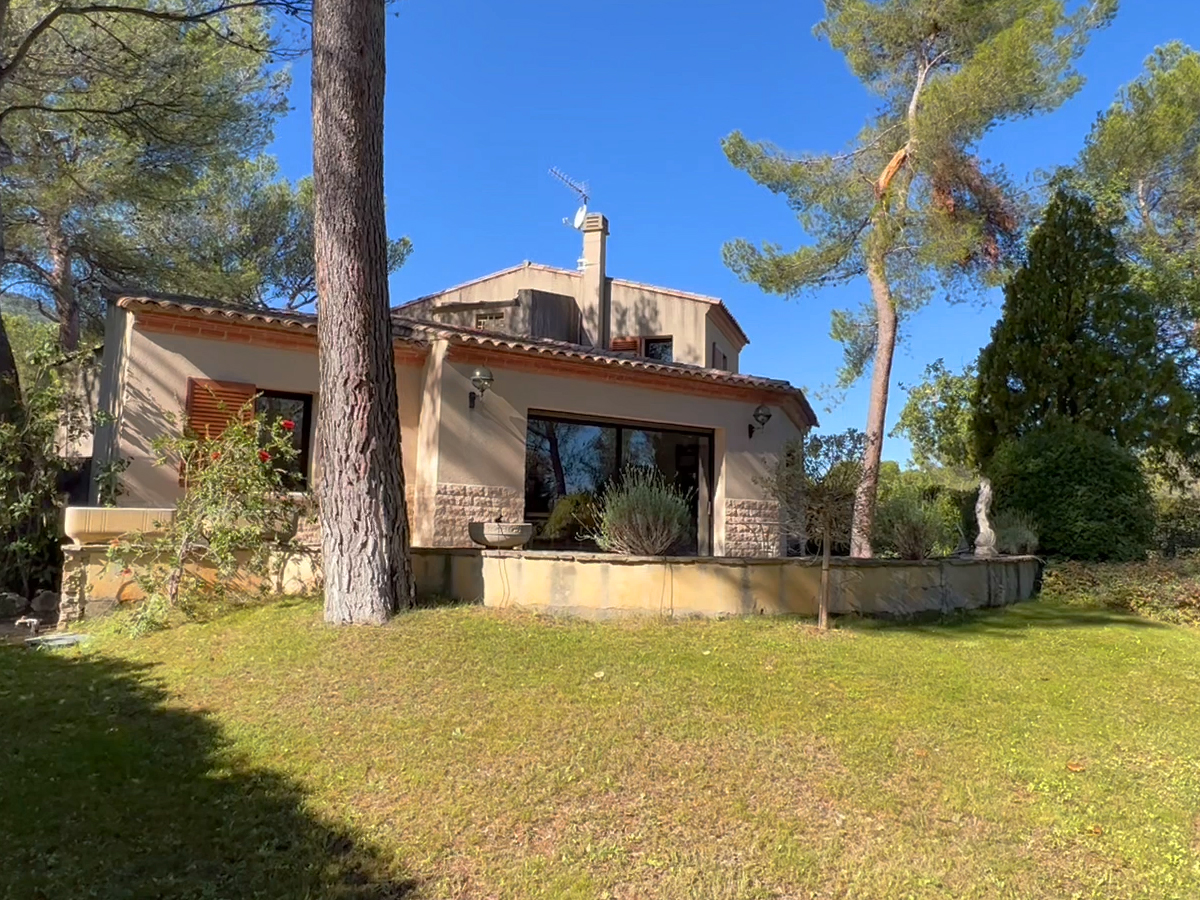 Maison 5 pièces 174 m² · à Saint-Savournin · 174 m² · 690 000 €